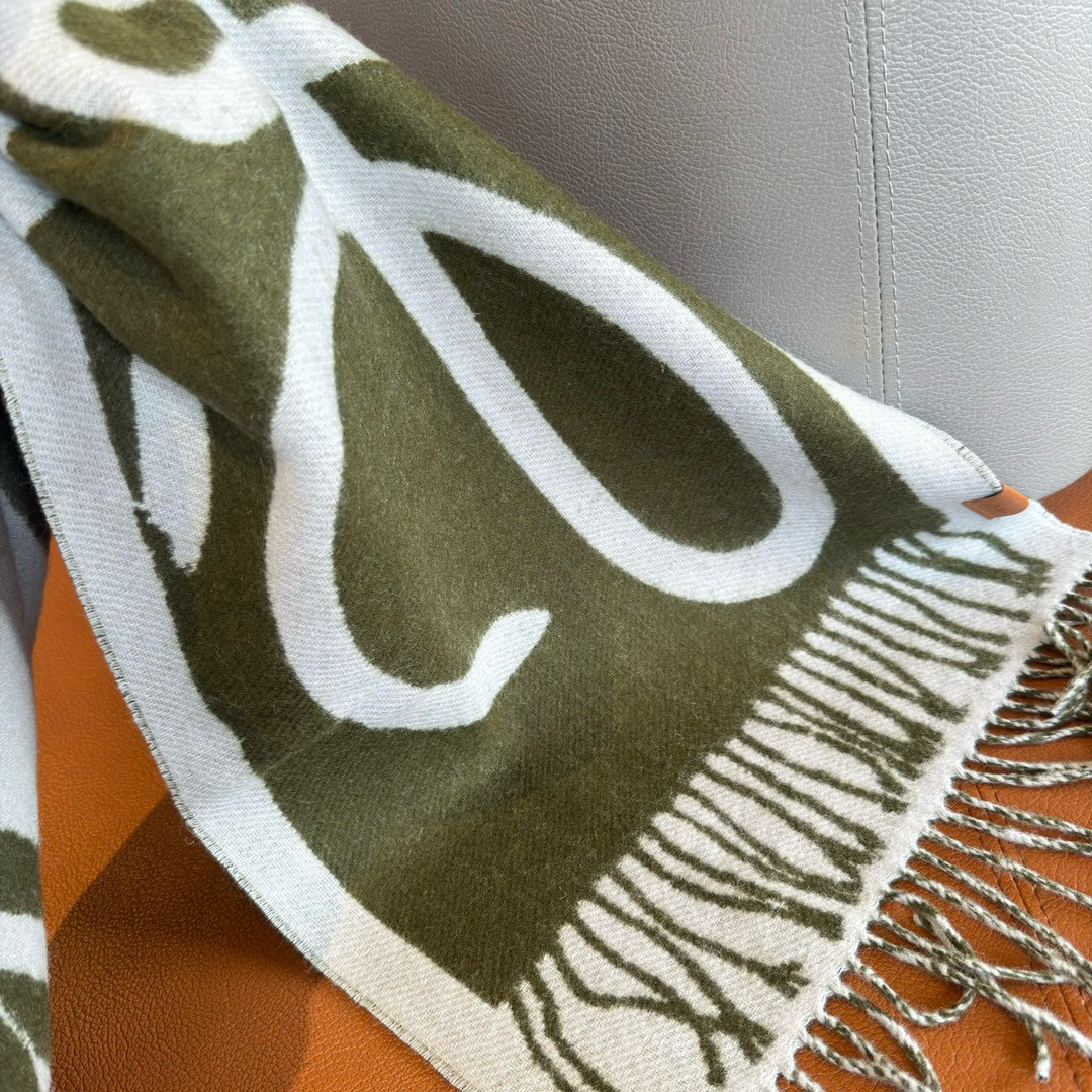 🆕Loewe新品❗️罗意威很幸運拿到這個品牌的東西，真的不多見，很少在國內做訂單，款式真的少的可怜❗️❗