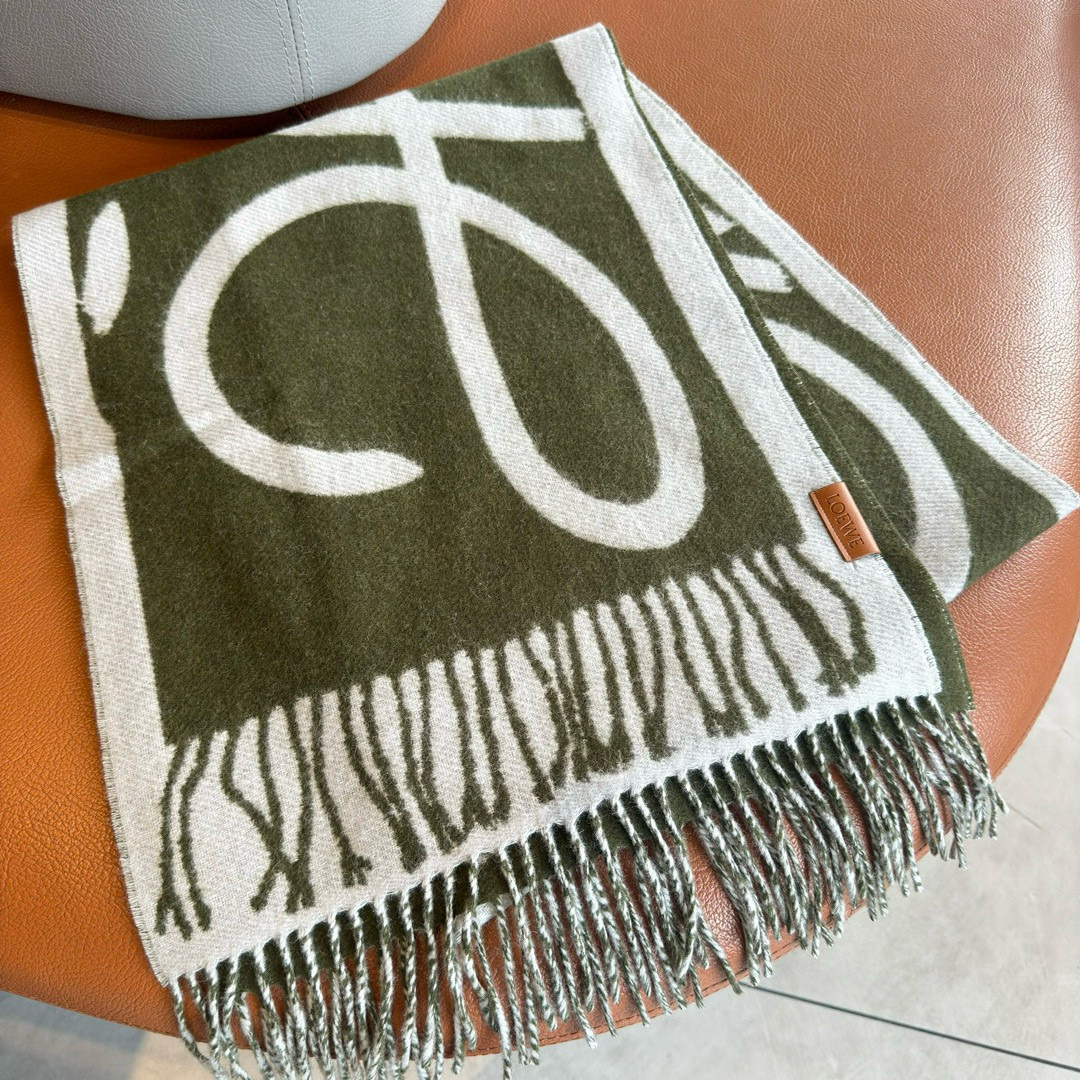 🆕Loewe新品❗️罗意威很幸運拿到這個品牌的東西，真的不多見，很少在國內做訂單，款式真的少的可怜❗️❗