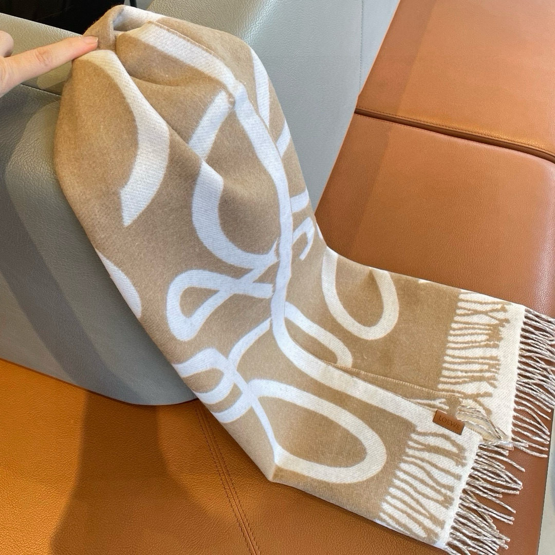 🆕Loewe新品❗️罗意威很幸運拿到這個品牌的東西，真的不多見，很少在國內做訂單，款式真的少的可怜❗️❗