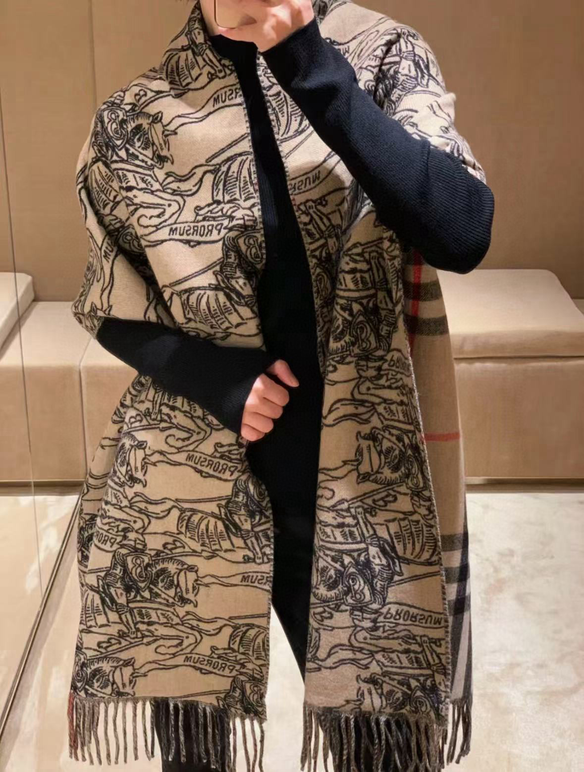 🆕高端芯片版⚠️Bur马术骑士双面披肩，各种好看，被誉为Burberry今年最美的款，最经典的提花马术战