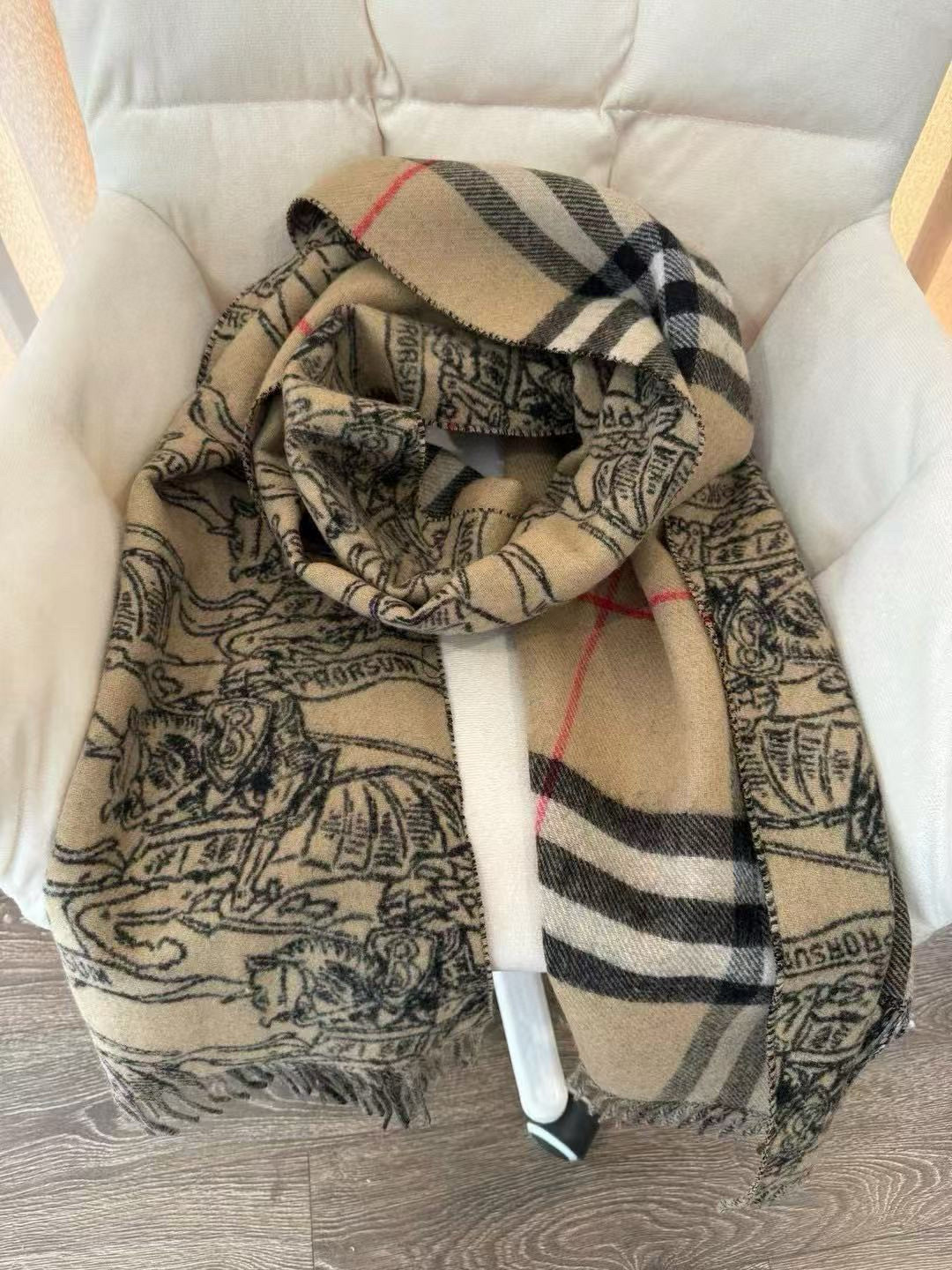 🆕高端芯片版⚠️Bur马术骑士双面披肩，各种好看，被誉为Burberry今年最美的款，最经典的提花马术战