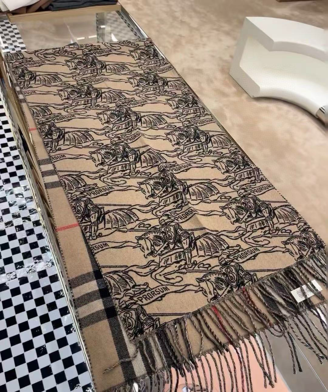 🆕高端芯片版⚠️Bur马术骑士双面披肩，各种好看，被誉为Burberry今年最美的款，最经典的提花马术战