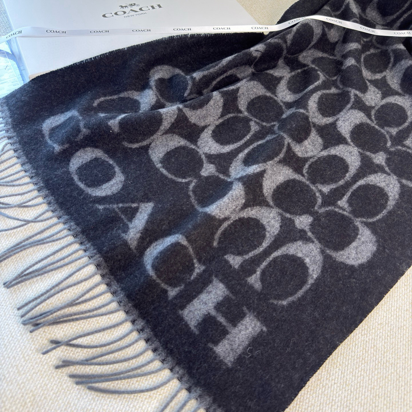 🆕【COCAH · 蔻驰经典标志大尺寸围巾】专柜都在抢货的节奏❗️【高端原版尾单全套辅料齐全】Coach