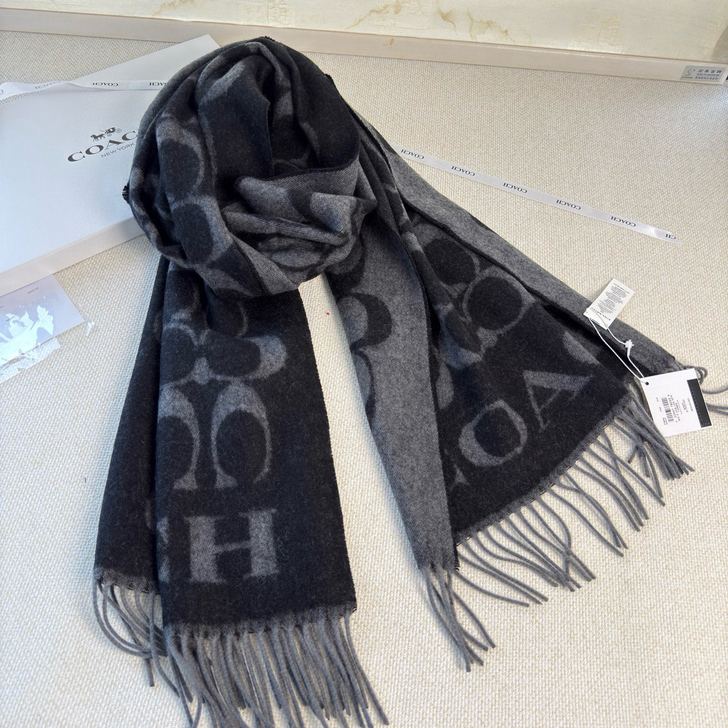 🆕【COCAH · 蔻驰经典标志大尺寸围巾】专柜都在抢货的节奏❗️【高端原版尾单全套辅料齐全】Coach