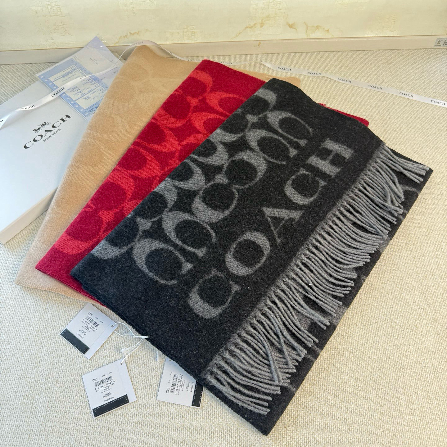 🆕【COCAH · 蔻驰经典标志大尺寸围巾】专柜都在抢货的节奏❗️【高端原版尾单全套辅料齐全】Coach