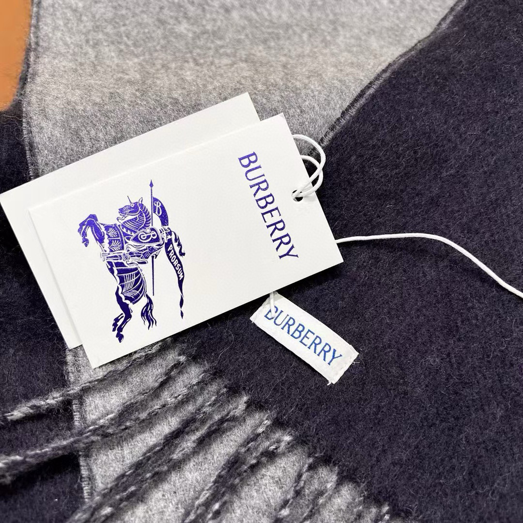 🆕𝐁𝐔𝐑𝐁𝐄𝐑𝐑𝐘 • 【双面素色刺绣长巾】官网同步上新❗️Size：168x30cm 100%绵羊毛慵