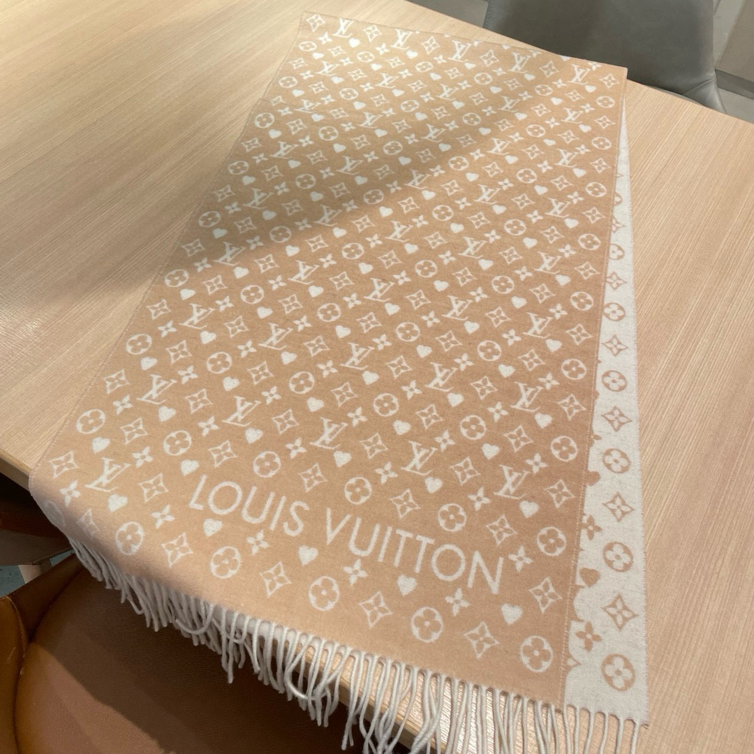 🆕大驴家经典小Logo满桃心款限定系列羊绒围巾◎满满的小桃心超级无敌小可爱，❤️既俏皮又温柔，经典黑灰和