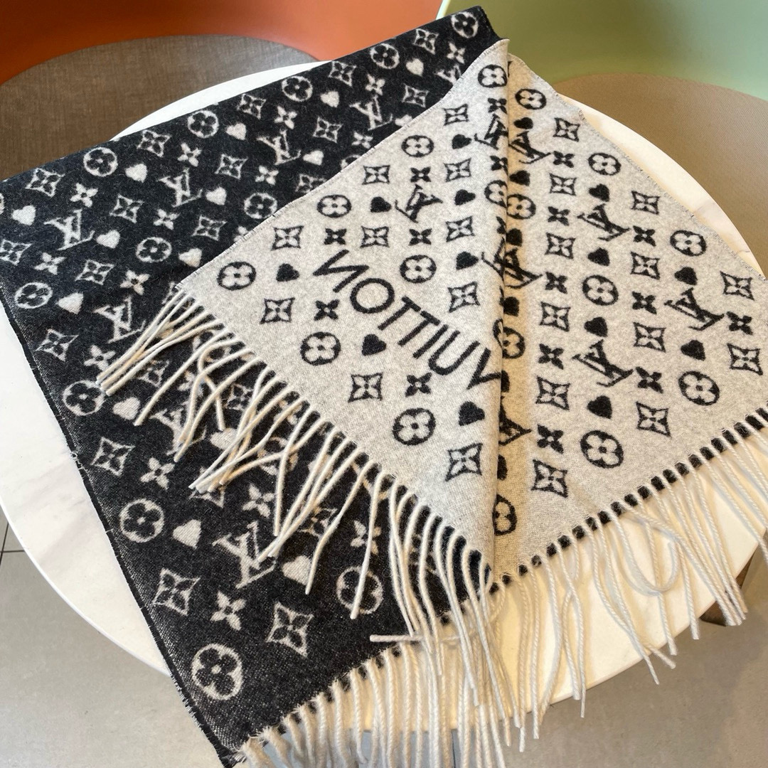 🆕大驴家经典小Logo满桃心款限定系列羊绒围巾◎满满的小桃心超级无敌小可爱，❤️既俏皮又温柔，经典黑灰和