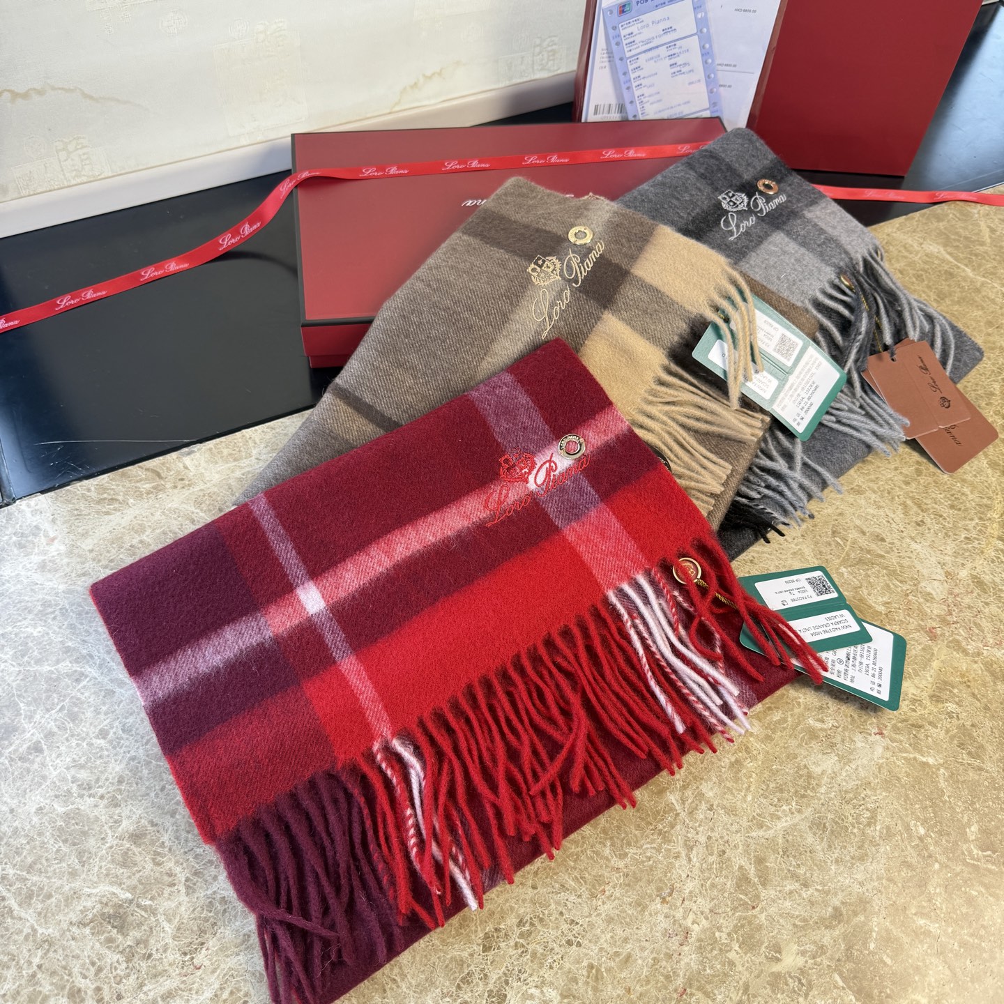 🆕Loro Piana · 诺悠翩雅秋冬新品❗️【极品山羊绒水波纹格纹围巾】送人自留都太高大上了😍重磅上