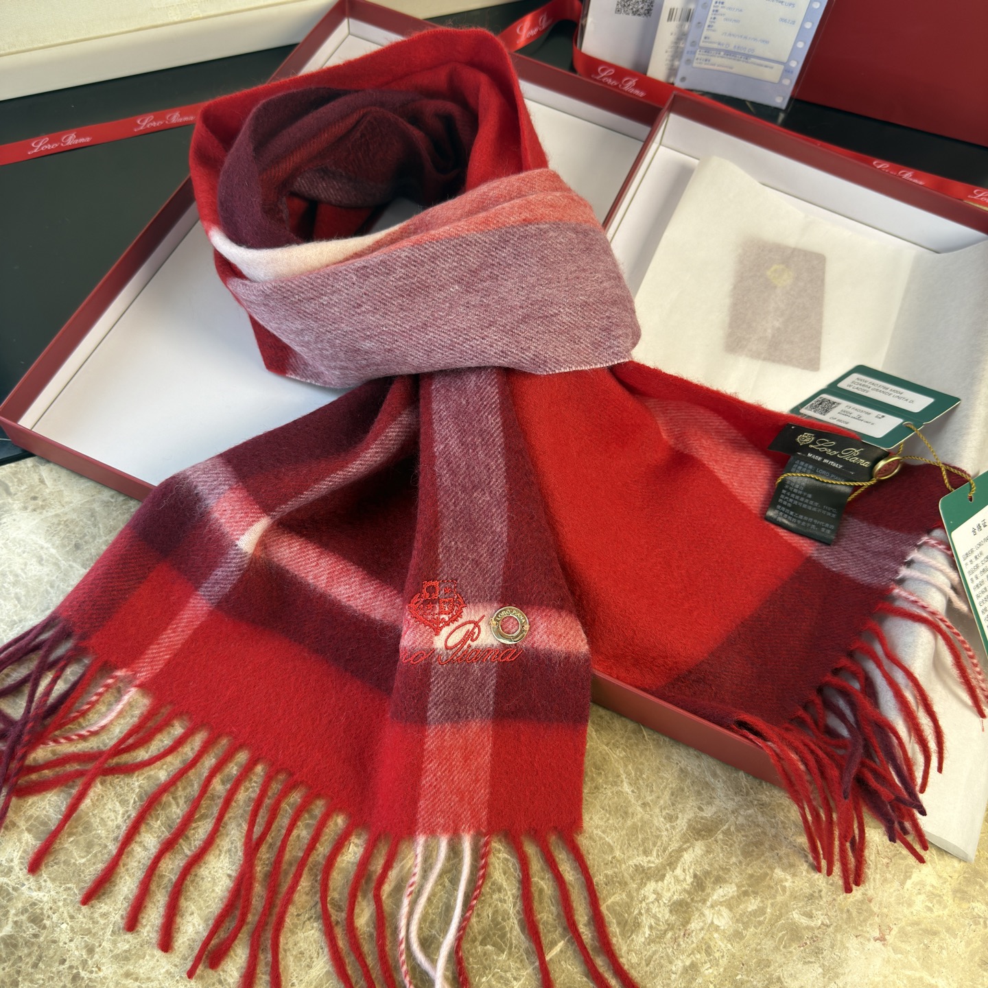 🆕Loro Piana · 诺悠翩雅秋冬新品❗️【极品山羊绒水波纹格纹围巾】送人自留都太高大上了😍重磅上