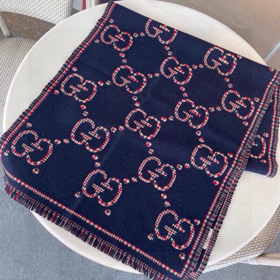 🆕品名：Gucci · 风格字母面料：羊毛尺寸：47*180羊毛真丝围巾，装饰超大造型设计GG图案。于1
