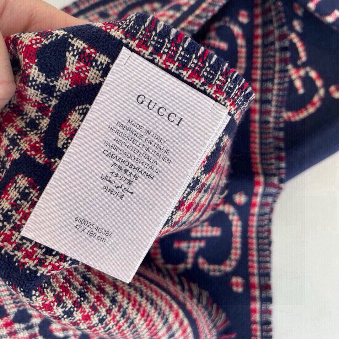 🆕品名：Gucci · 风格字母面料：羊毛尺寸：47*180羊毛真丝围巾，装饰超大造型设计GG图案。于1
