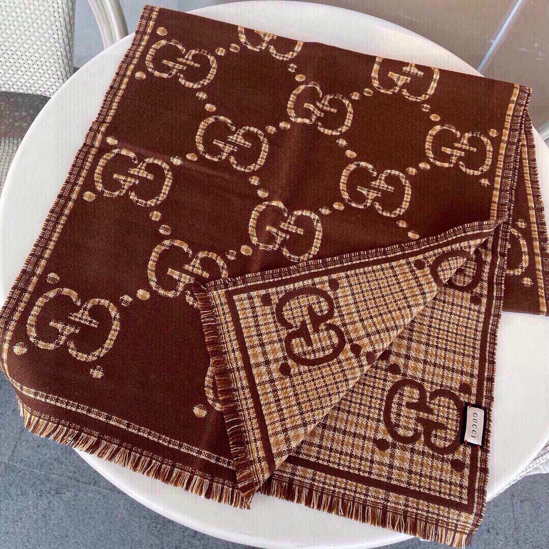🆕品名：Gucci · 风格字母面料：羊毛尺寸：47*180羊毛真丝围巾，装饰超大造型设计GG图案。于1
