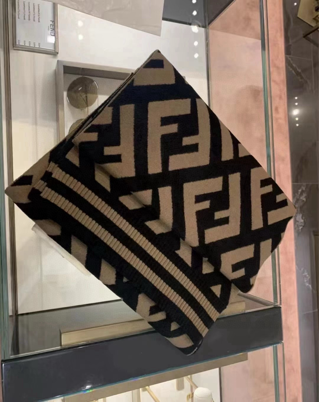 🆕Fendi · 经典FF针织长巾❗️喜欢小众不撞款的Fendi推荐入！】时髦过冬！！非常的低调奢华，精