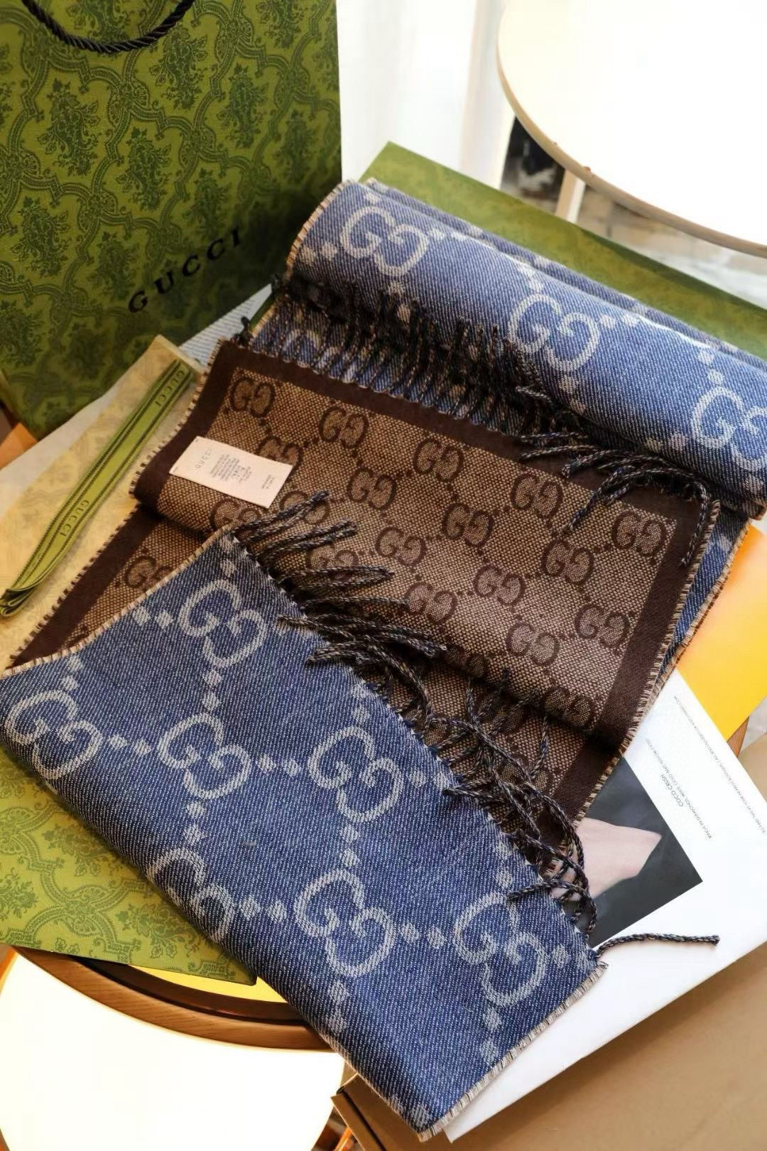 🆕Gucci新款围巾，男女同款❗️这个撞色实在太经典啦，质地不扎脖子，而且很显白，✨✨低调的奢侈感❗️极