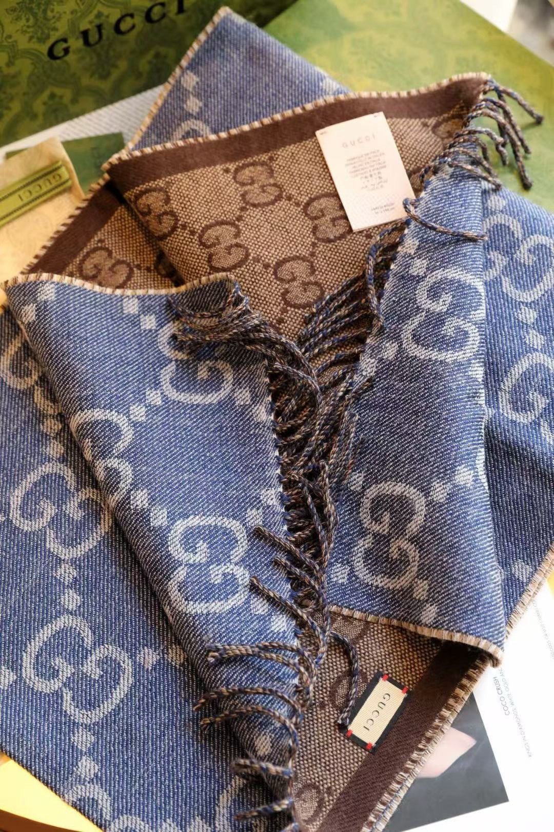 🆕Gucci新款围巾，男女同款❗️这个撞色实在太经典啦，质地不扎脖子，而且很显白，✨✨低调的奢侈感❗️极