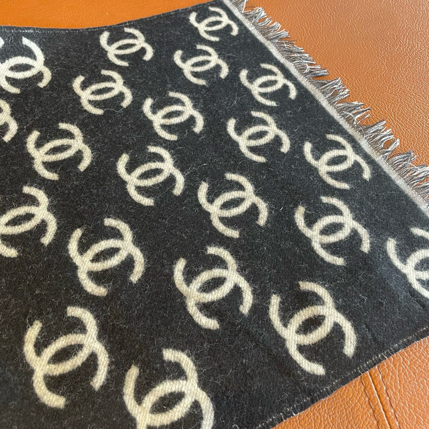 🆕【▪️真香系列❗️chanel专柜爆款围巾！！！】注定要火火火🔥啊！！！现在天还没冷专柜就各种断货等货