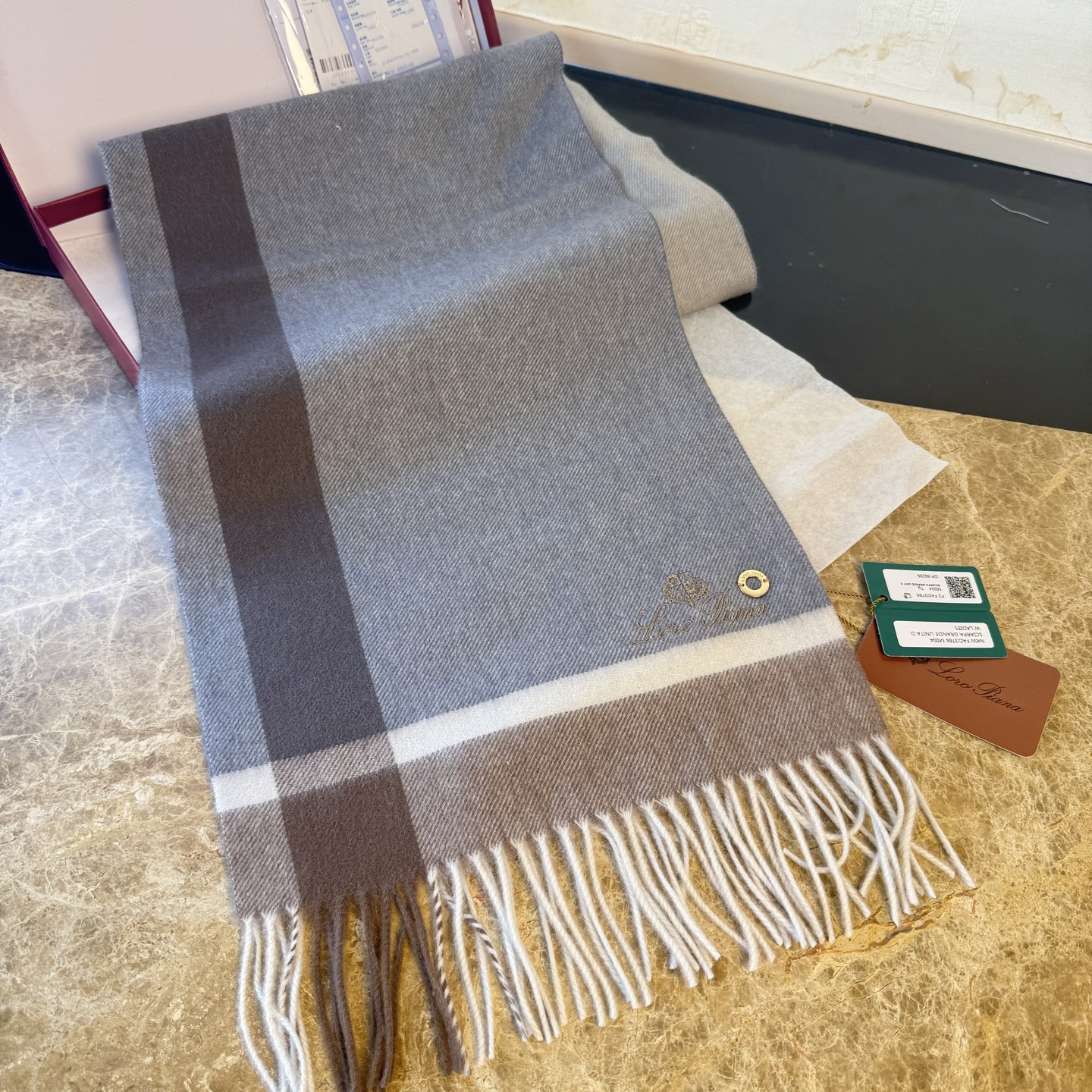 🆕Loro Piana · 诺悠翩雅秋冬新品❗️【极品山羊绒水波纹格纹围巾】送人自留都太高大上了😍重磅上