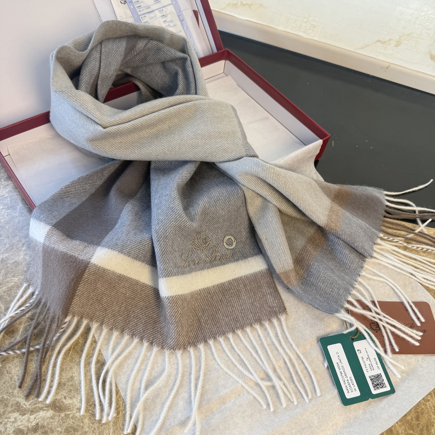 🆕Loro Piana · 诺悠翩雅秋冬新品❗️【极品山羊绒水波纹格纹围巾】送人自留都太高大上了😍重磅上