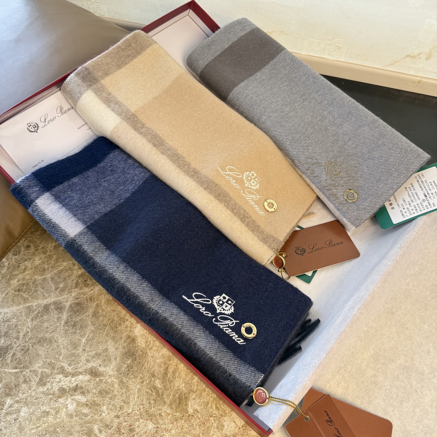 🆕Loro Piana · 诺悠翩雅秋冬新品❗️【极品山羊绒水波纹格纹围巾】送人自留都太高大上了😍重磅上