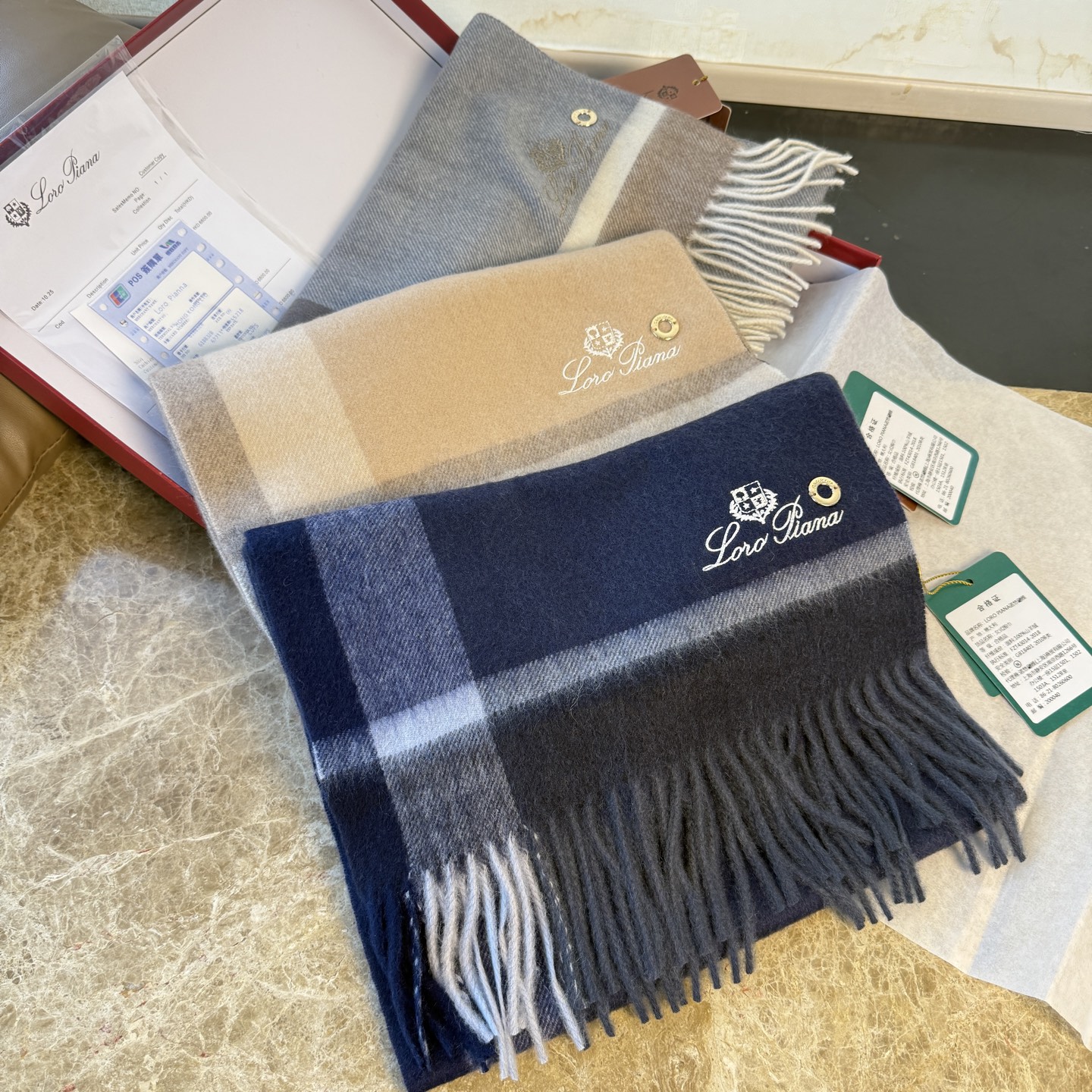 🆕Loro Piana · 诺悠翩雅秋冬新品❗️【极品山羊绒水波纹格纹围巾】送人自留都太高大上了😍重磅上