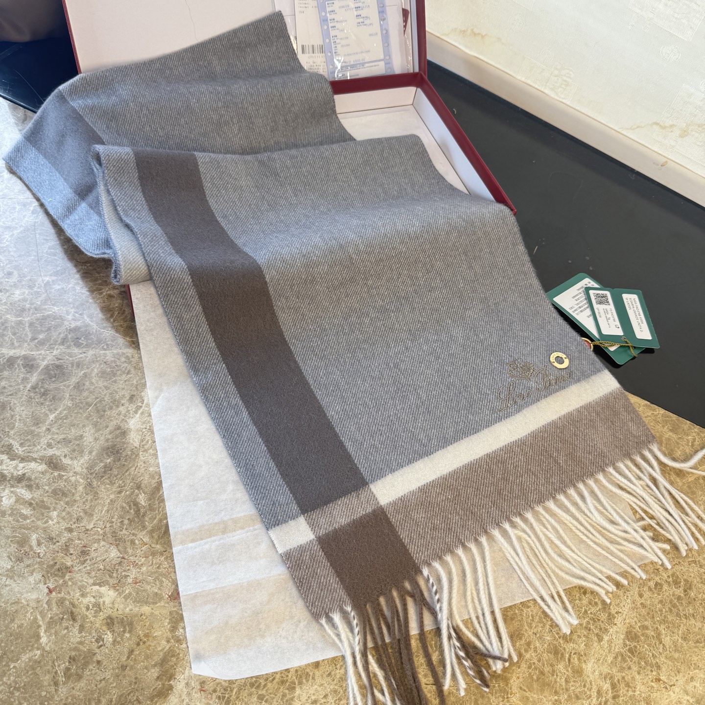 🆕Loro Piana · 诺悠翩雅秋冬新品❗️【极品山羊绒水波纹格纹围巾】送人自留都太高大上了😍重磅上