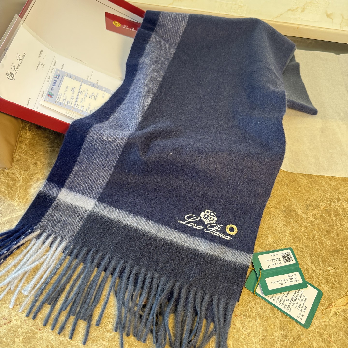 🆕Loro Piana · 诺悠翩雅秋冬新品❗️【极品山羊绒水波纹格纹围巾】送人自留都太高大上了😍重磅上