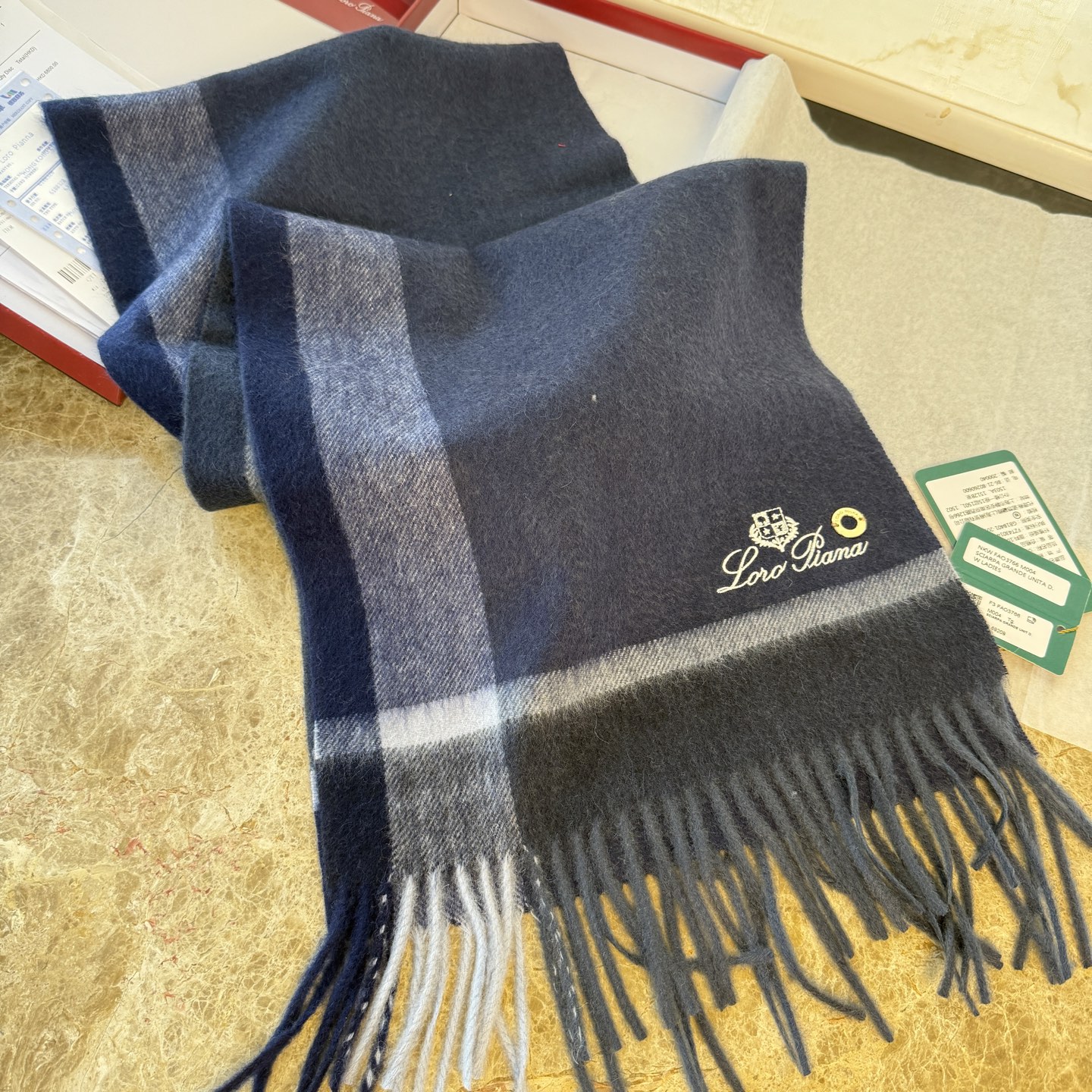 🆕Loro Piana · 诺悠翩雅秋冬新品❗️【极品山羊绒水波纹格纹围巾】送人自留都太高大上了😍重磅上