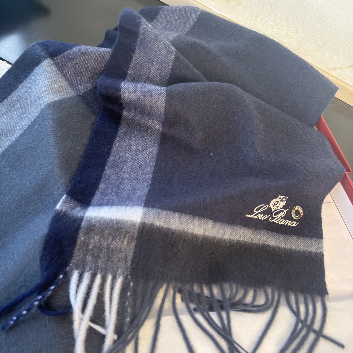 🆕Loro Piana · 诺悠翩雅秋冬新品❗️【极品山羊绒水波纹格纹围巾】送人自留都太高大上了😍重磅上