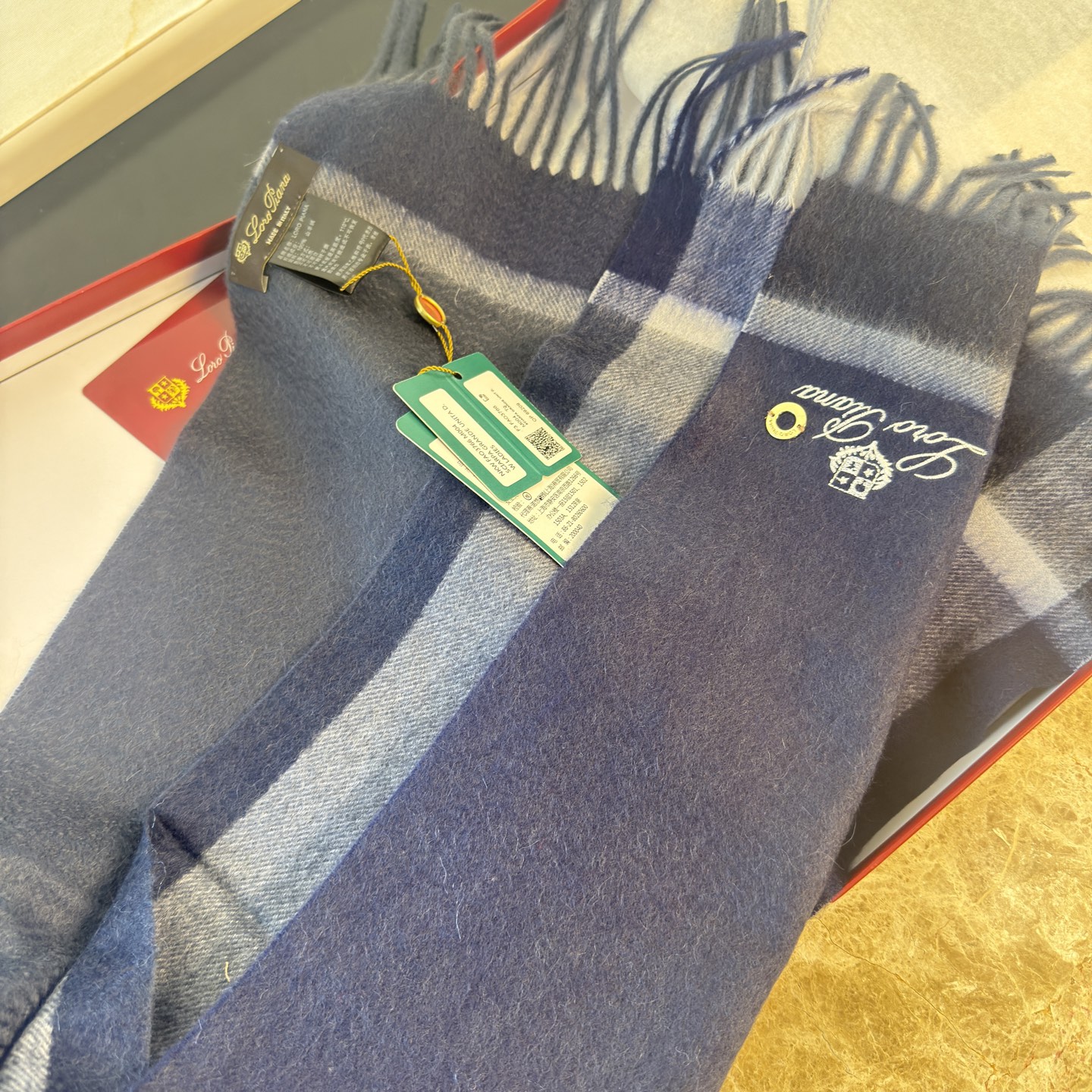🆕Loro Piana · 诺悠翩雅秋冬新品❗️【极品山羊绒水波纹格纹围巾】送人自留都太高大上了😍重磅上