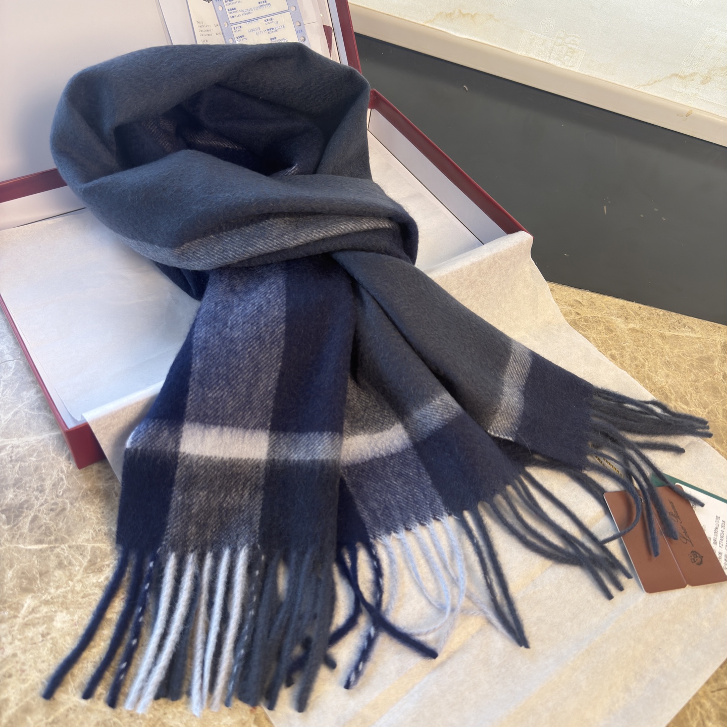 🆕Loro Piana · 诺悠翩雅秋冬新品❗️【极品山羊绒水波纹格纹围巾】送人自留都太高大上了😍重磅上