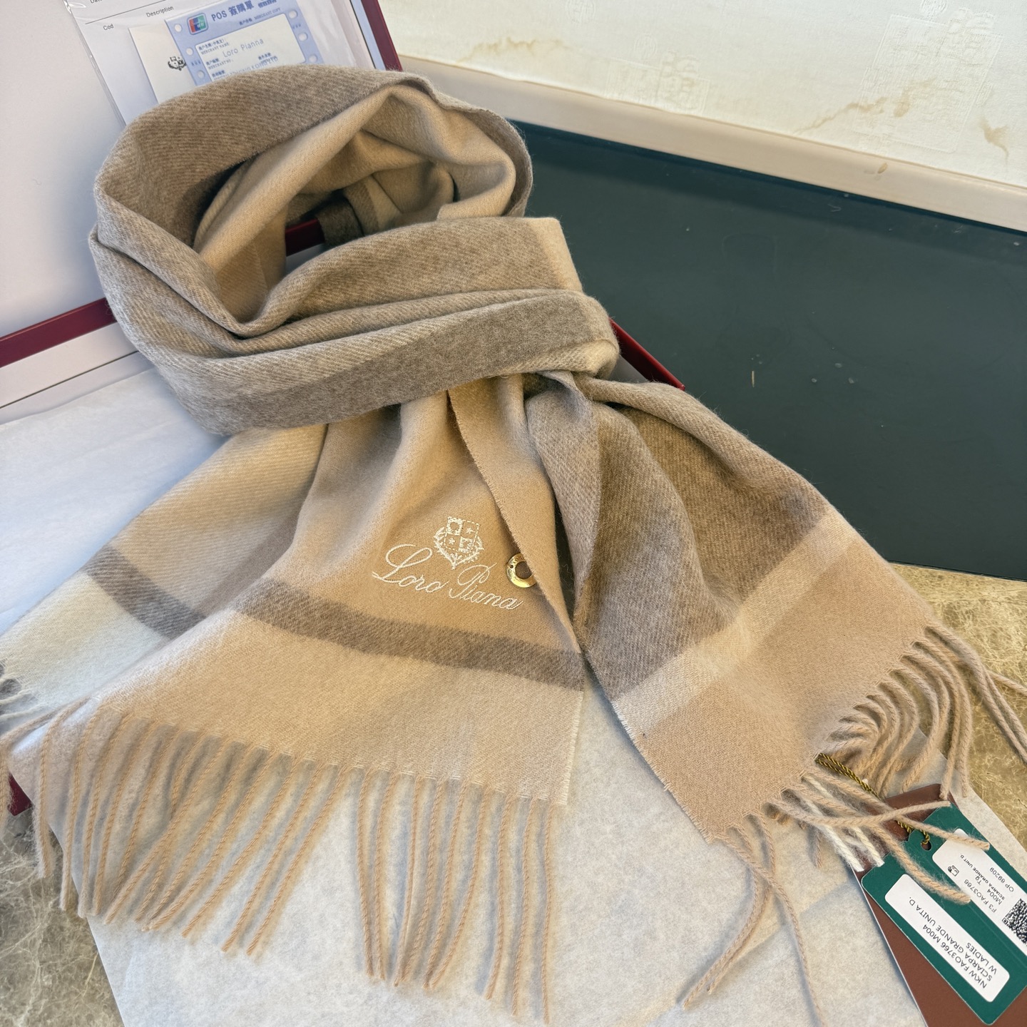 🆕Loro Piana · 诺悠翩雅秋冬新品❗️【极品山羊绒水波纹格纹围巾】送人自留都太高大上了😍重磅上