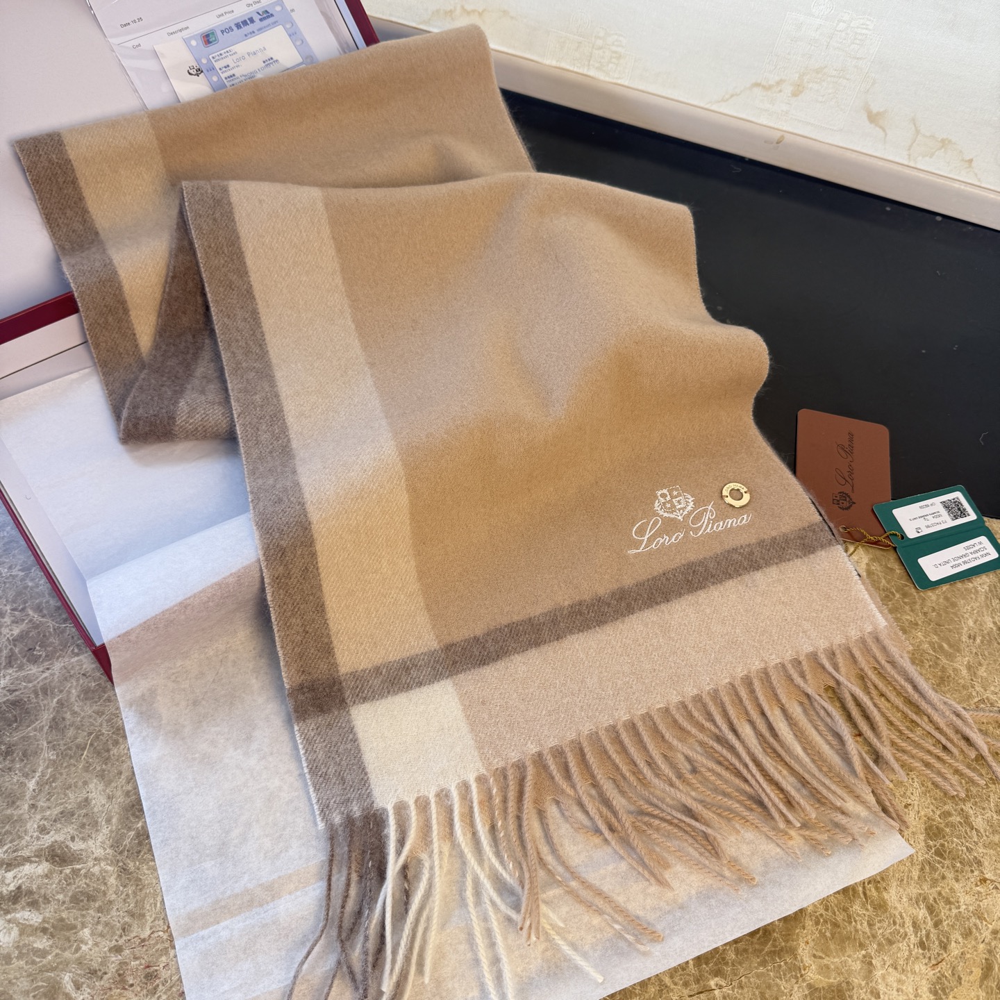🆕Loro Piana · 诺悠翩雅秋冬新品❗️【极品山羊绒水波纹格纹围巾】送人自留都太高大上了😍重磅上