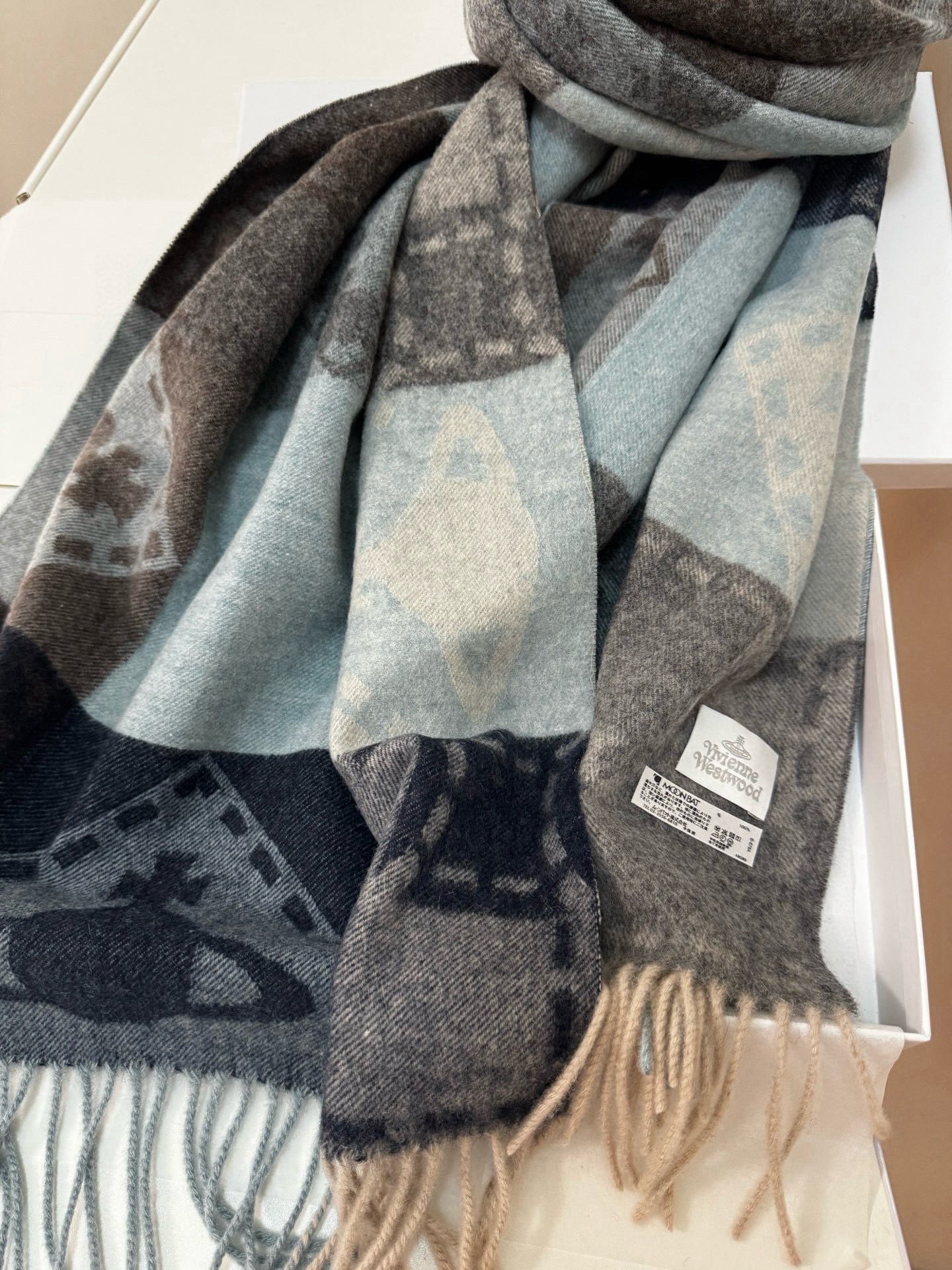 🆕𝐢𝐯𝐢𝐞𝐧𝐧𝐞 𝐖𝐞𝐬𝐭𝐰𝐨𝐨𝐝🪐✨大土星新款围巾 vivienne westwood西太后土星 英国