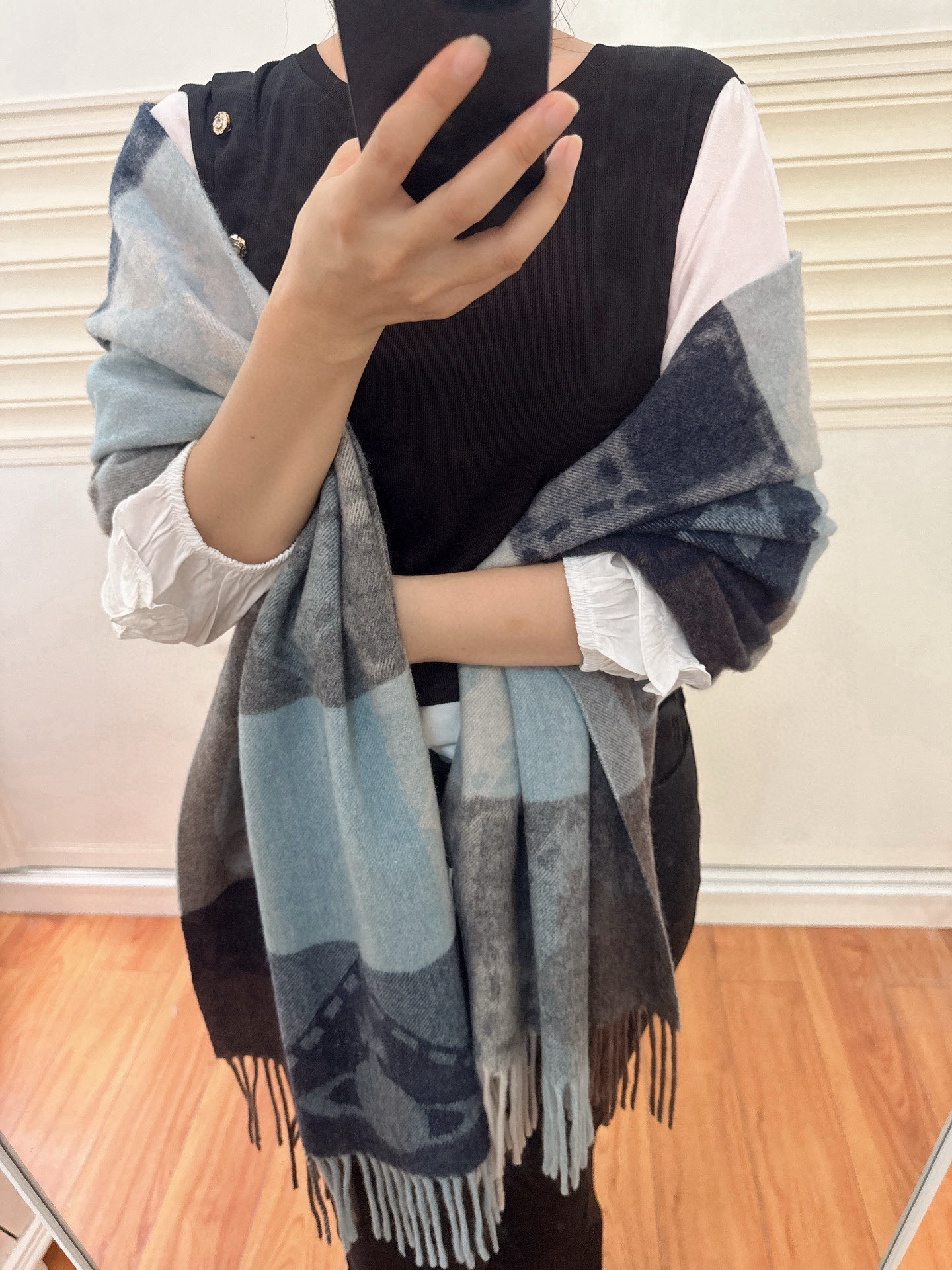 🆕𝐢𝐯𝐢𝐞𝐧𝐧𝐞 𝐖𝐞𝐬𝐭𝐰𝐨𝐨𝐝🪐✨大土星新款围巾 vivienne westwood西太后土星 英国