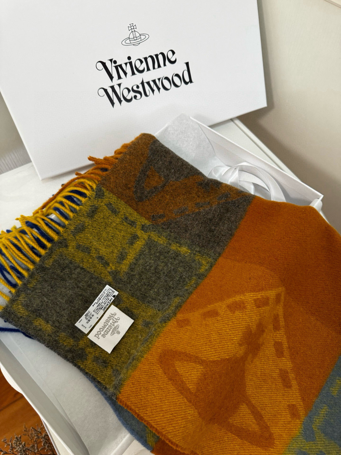 🆕𝐢𝐯𝐢𝐞𝐧𝐧𝐞 𝐖𝐞𝐬𝐭𝐰𝐨𝐨𝐝🪐✨大土星新款围巾 vivienne westwood西太后土星 英国