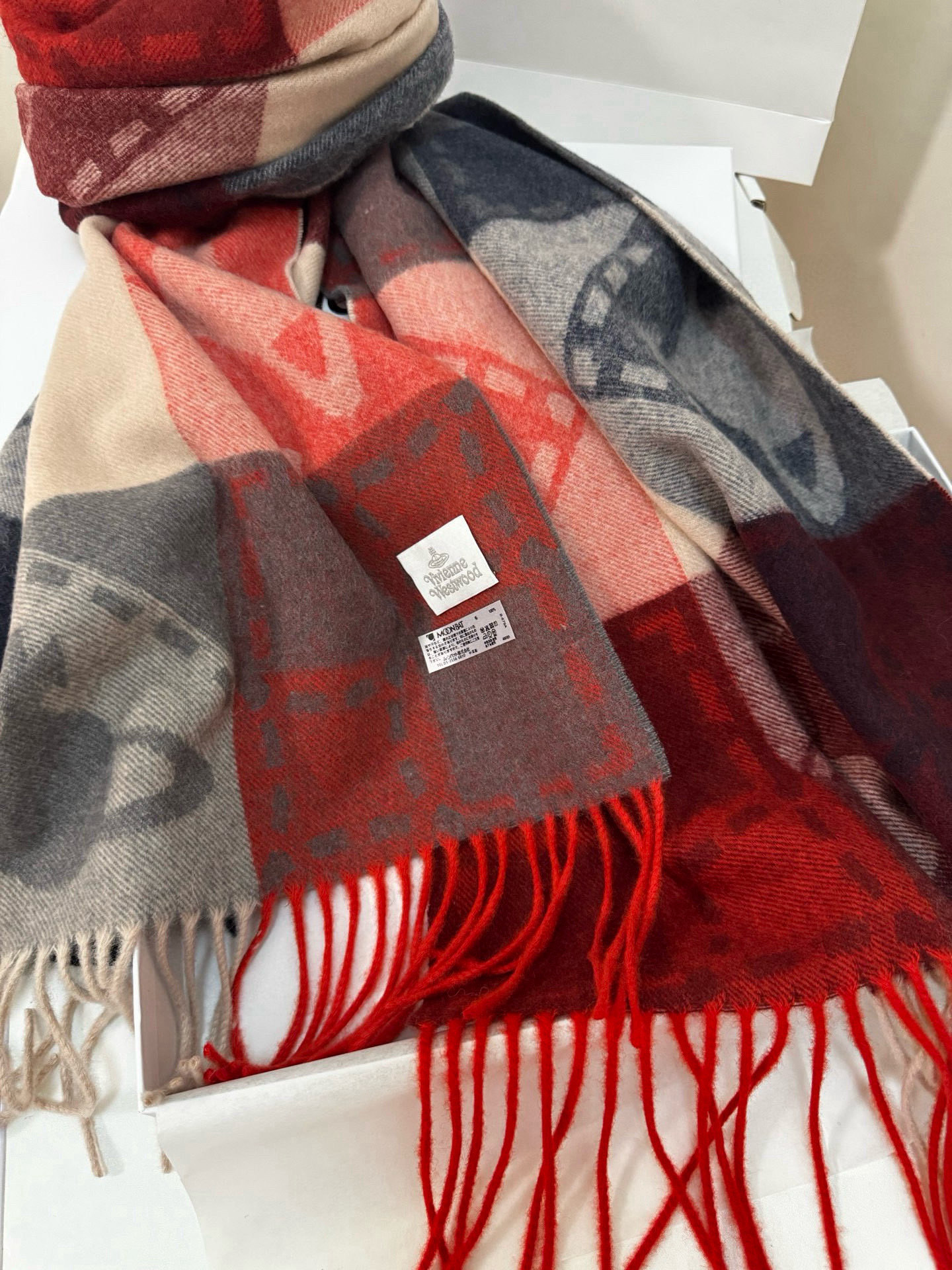 🆕𝐢𝐯𝐢𝐞𝐧𝐧𝐞 𝐖𝐞𝐬𝐭𝐰𝐨𝐨𝐝🪐✨大土星新款围巾 vivienne westwood西太后土星 英国