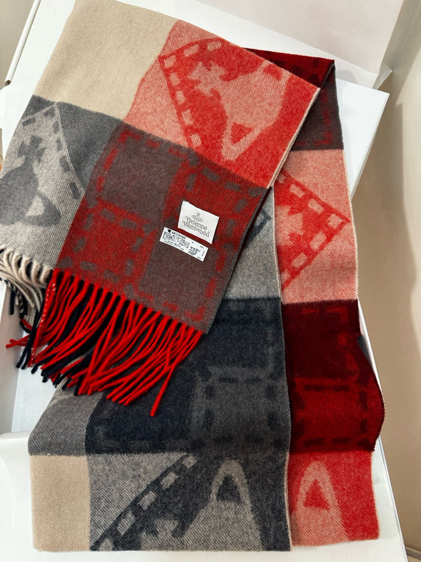 🆕𝐢𝐯𝐢𝐞𝐧𝐧𝐞 𝐖𝐞𝐬𝐭𝐰𝐨𝐨𝐝🪐✨大土星新款围巾 vivienne westwood西太后土星 英国
