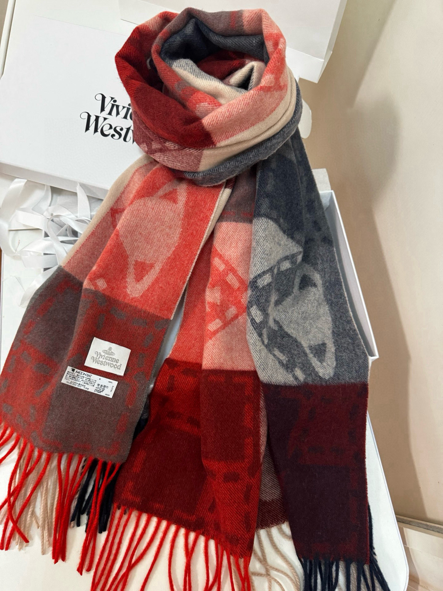 🆕𝐢𝐯𝐢𝐞𝐧𝐧𝐞 𝐖𝐞𝐬𝐭𝐰𝐨𝐨𝐝🪐✨大土星新款围巾 vivienne westwood西太后土星 英国