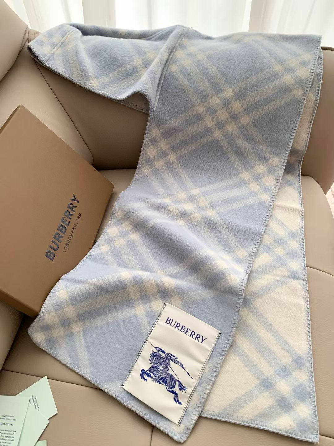 【带别针➕10】🆕Burberry家最新款专属标识连帽小披肩，围巾披肩两用，绝对市面最牛的货，真材实料的