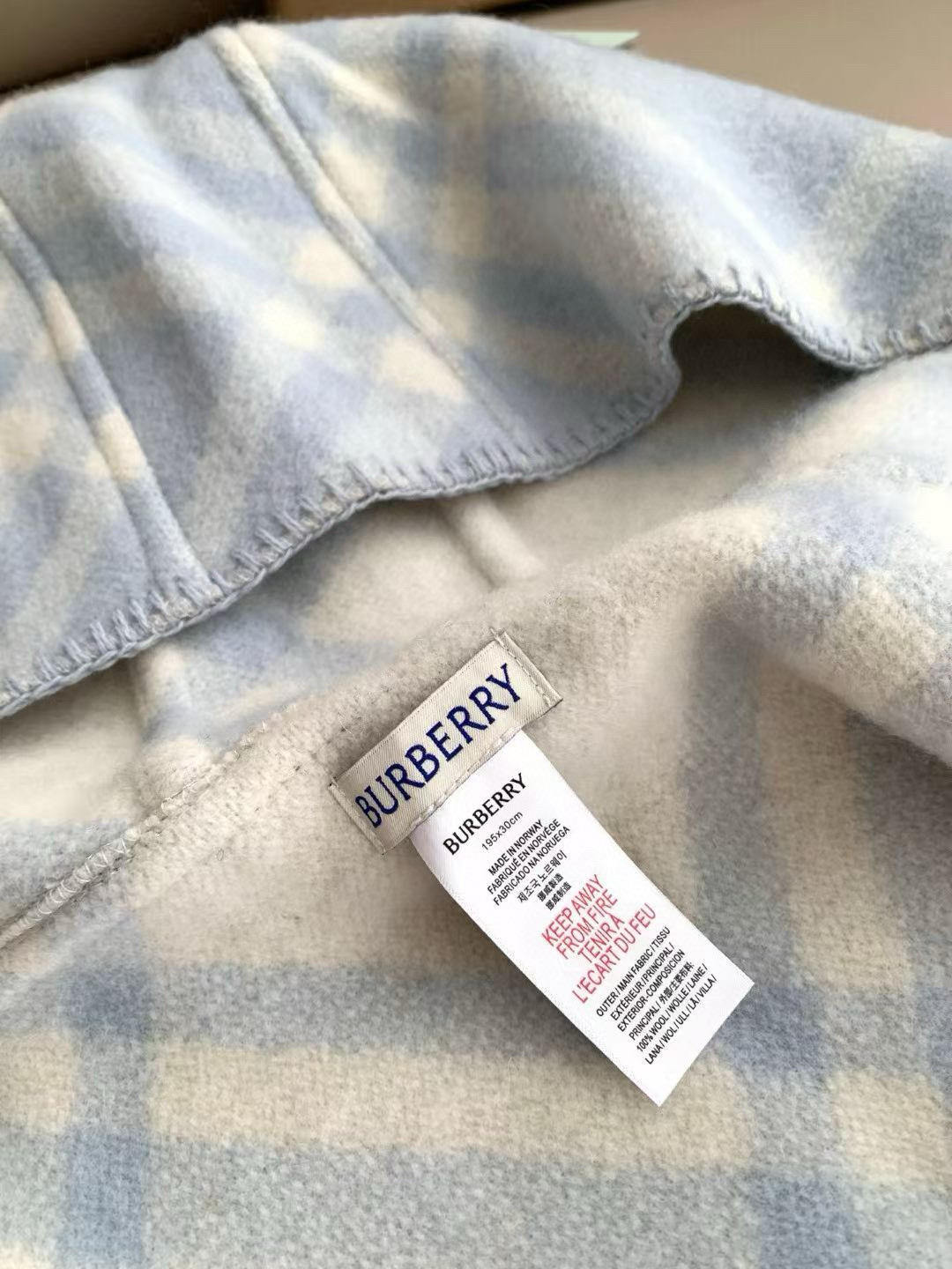 【带别针➕10】🆕Burberry家最新款专属标识连帽小披肩，围巾披肩两用，绝对市面最牛的货，真材实料的