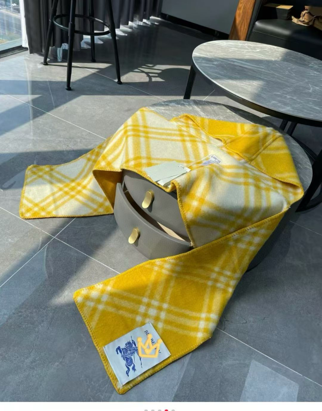 【带别针➕10】🆕Burberry家最新款专属标识连帽小披肩，围巾披肩两用，绝对市面最牛的货，真材实料的