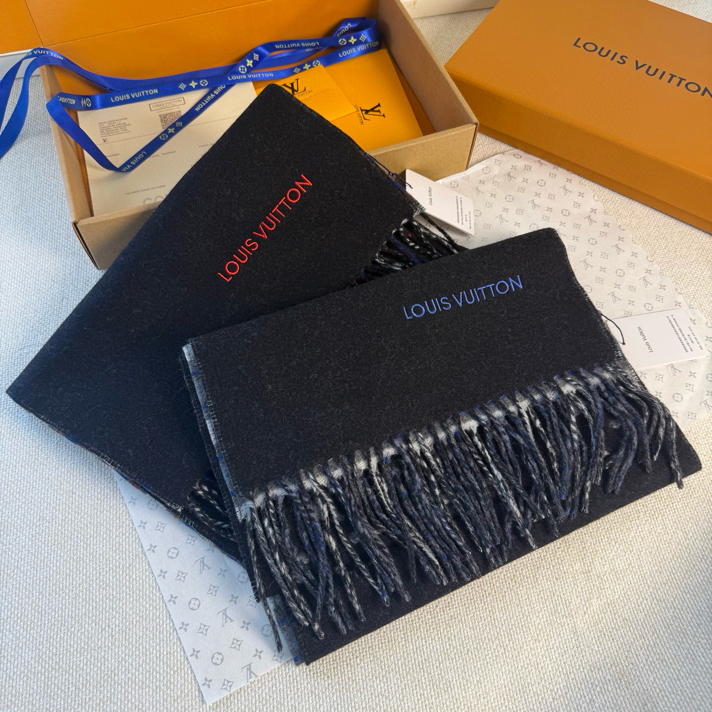 🆕【Louis Vuitton ·双面渐变格子花纹围巾】渐变提花经典设计完美，若隐若现的lv标志，siz