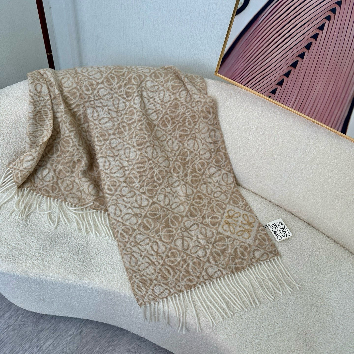 🆕高版植绒版本 · LOEWE罗意威新款最火围巾，双面羊毛和羊绒围巾，角落饰有 Anagram 簇绒刺绣