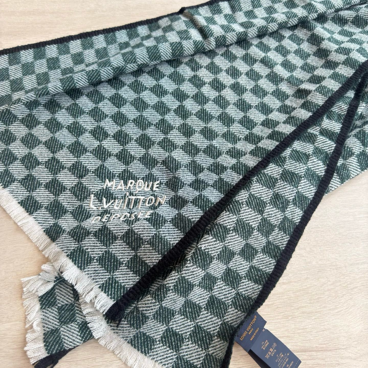 🆕LV新款 · 经典的棋盘格设计，低调的奢侈感❗️极品柔美精英高手级别的时髦感围巾❗️这款驴家羊绒围巾，