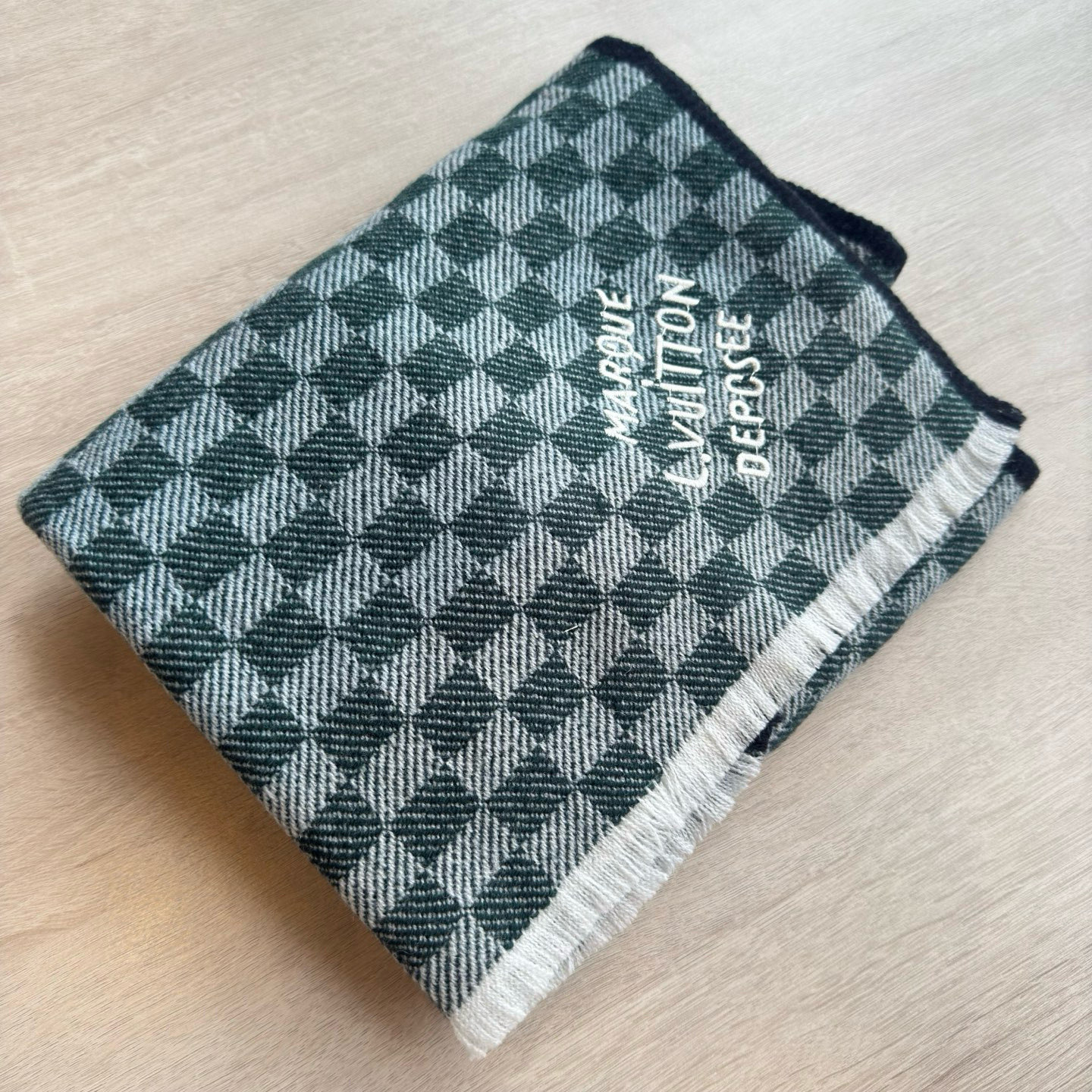 🆕LV新款 · 经典的棋盘格设计，低调的奢侈感❗️极品柔美精英高手级别的时髦感围巾❗️这款驴家羊绒围巾，