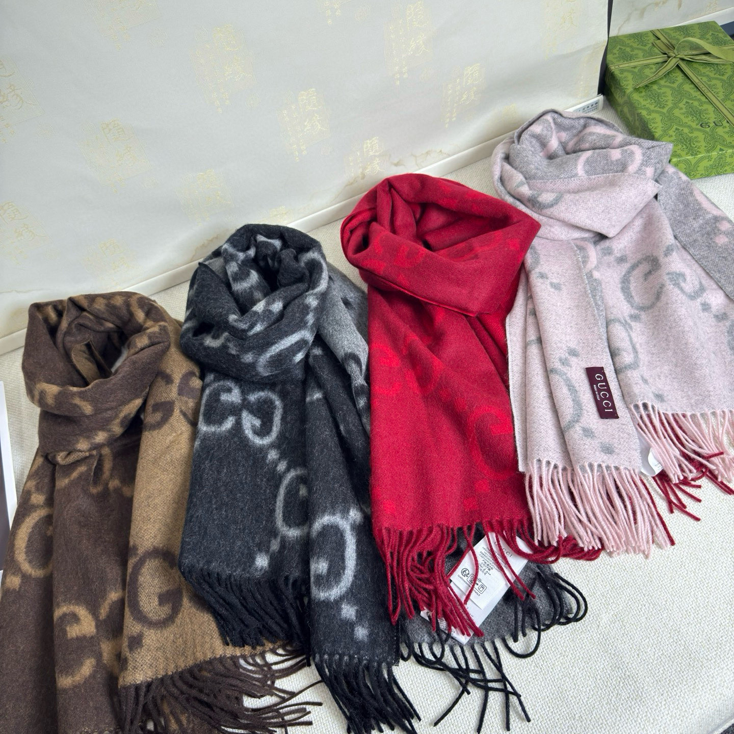🆕Gucci大G双面羊绒围巾 Size：45*200cm 100%羊绒G家难得纯羊绒出品！超洋气大G提花