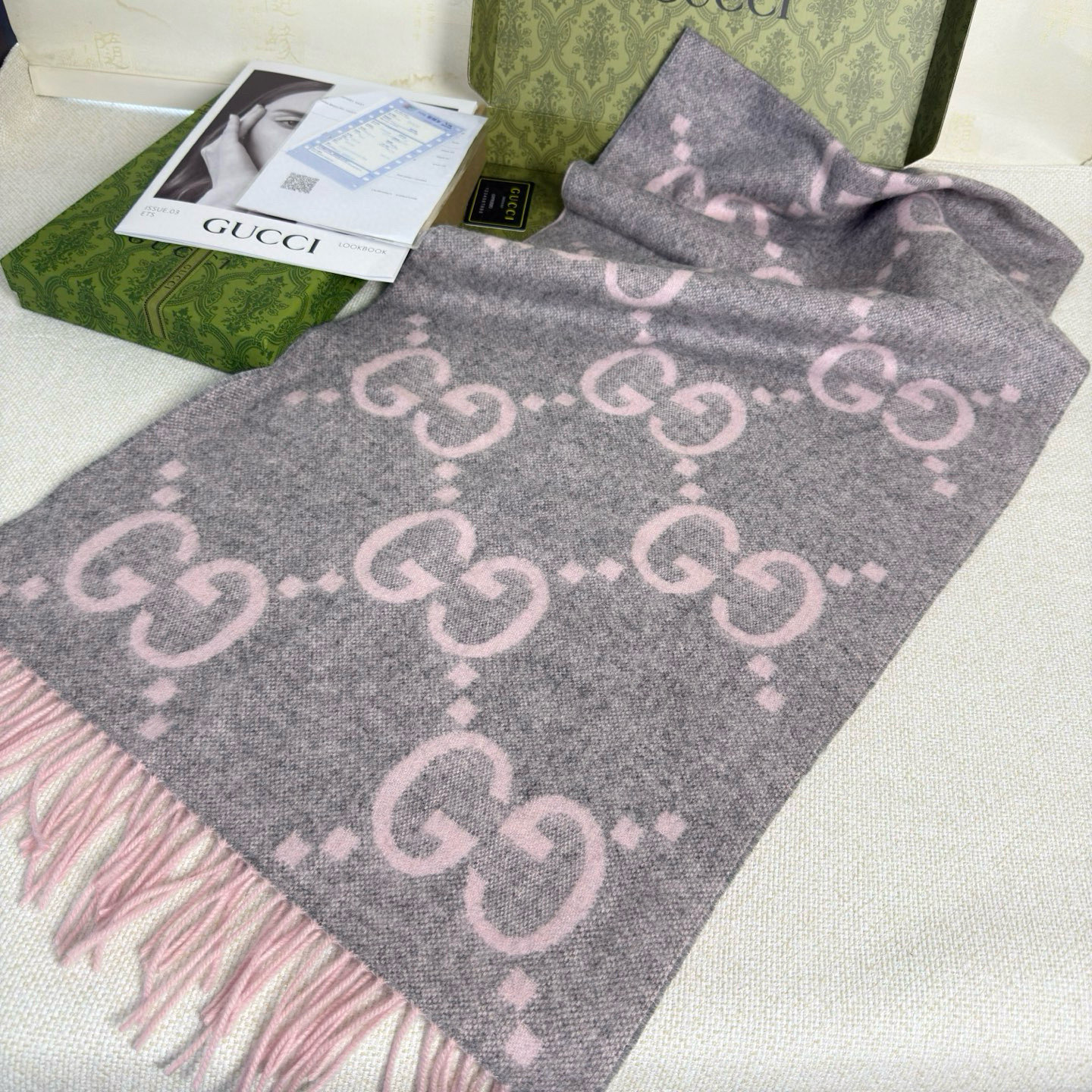 🆕Gucci大G双面羊绒围巾 Size：45*200cm 100%羊绒G家难得纯羊绒出品！超洋气大G提花