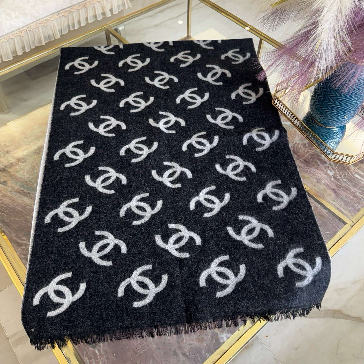 🆕Chanel · 香奶奶25B新款双面羊绒围巾披肩，双面设计，一面素色，一面提花满印经典双C logo