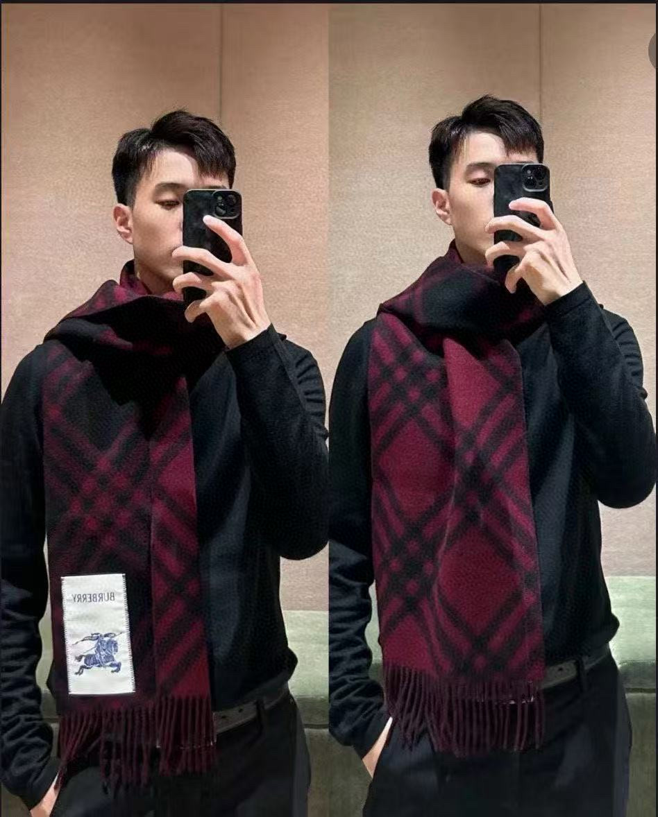🆕Burberry新款苏格兰格纹羊绒围巾，继全智贤带火的格纹款围巾之后，Bur又一款力作上市，Burbe
